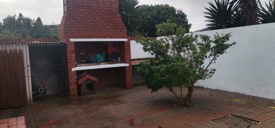 4 Bedroom Property for Sale in Bluewater Bay Eastern Cape